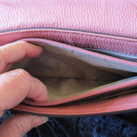 2018 Michael Kors Convertible Shoulder Pink/Tan/Logo Handbag w/Gold Chain - Picture 7 of 11